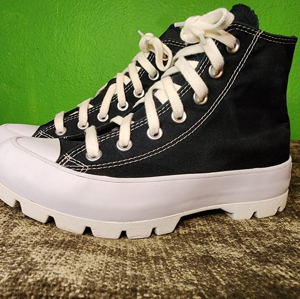 Converse Chuck Taylor All Star Lugged Hi Platform Womens US Size 8 Black & White